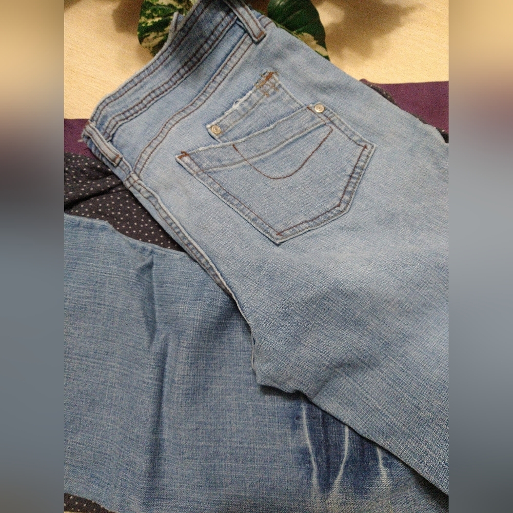 No Boundaries distressed jeans *1006.11